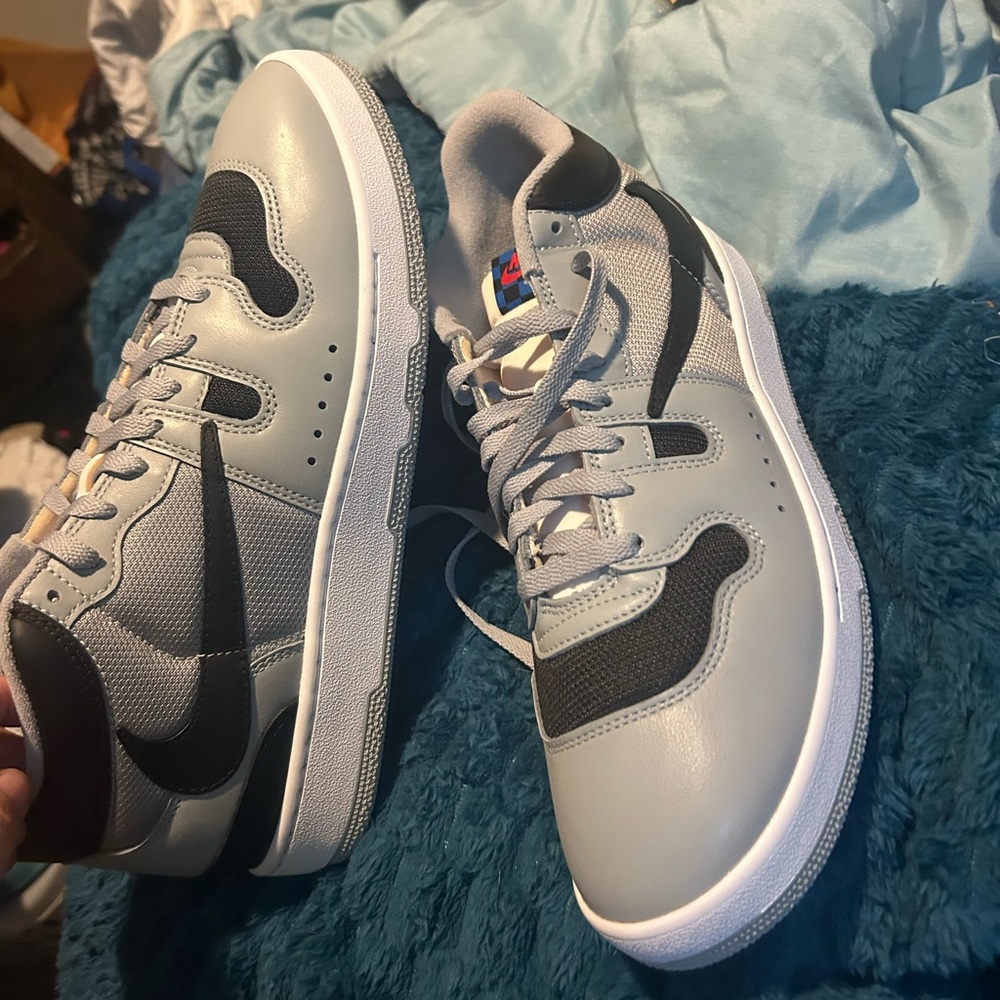 2 pairs of sneakers NIKE TRAVIS SCOTT AND PUMAS